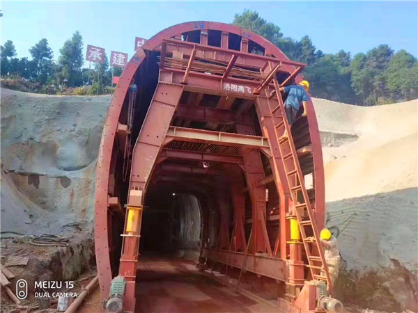 襯砌臺(tái)車安裝前的準(zhǔn)備工作是什么？
